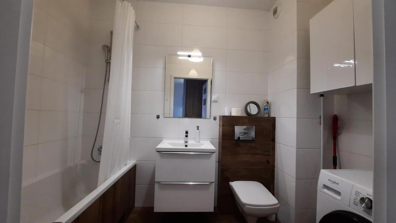 Ursa - Wygodny Apartament I Bezplatny Parking Na Miejscu Apartman Varsó Kültér fotó