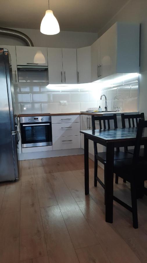 Ursa - Wygodny Apartament I Bezplatny Parking Na Miejscu Apartman Varsó Kültér fotó